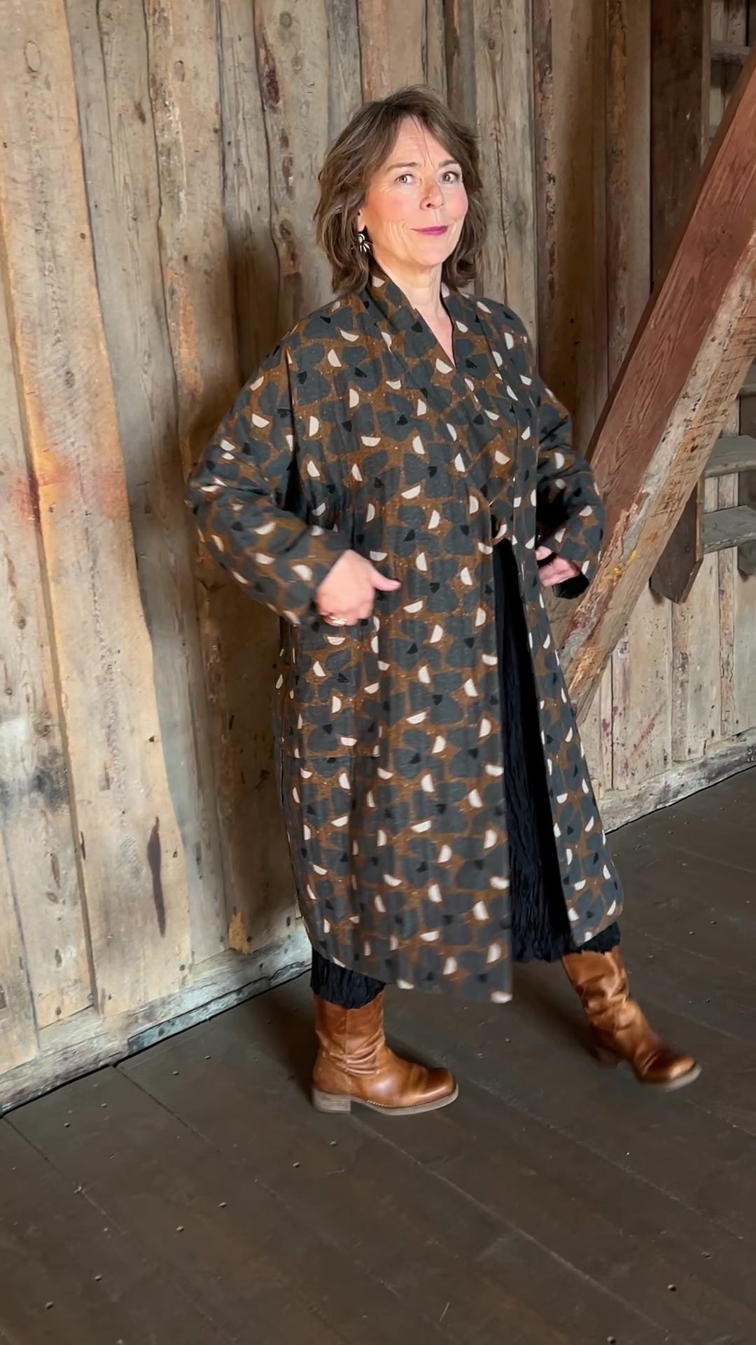 Jacquardvävd kimono med elegant grafiskt mönster