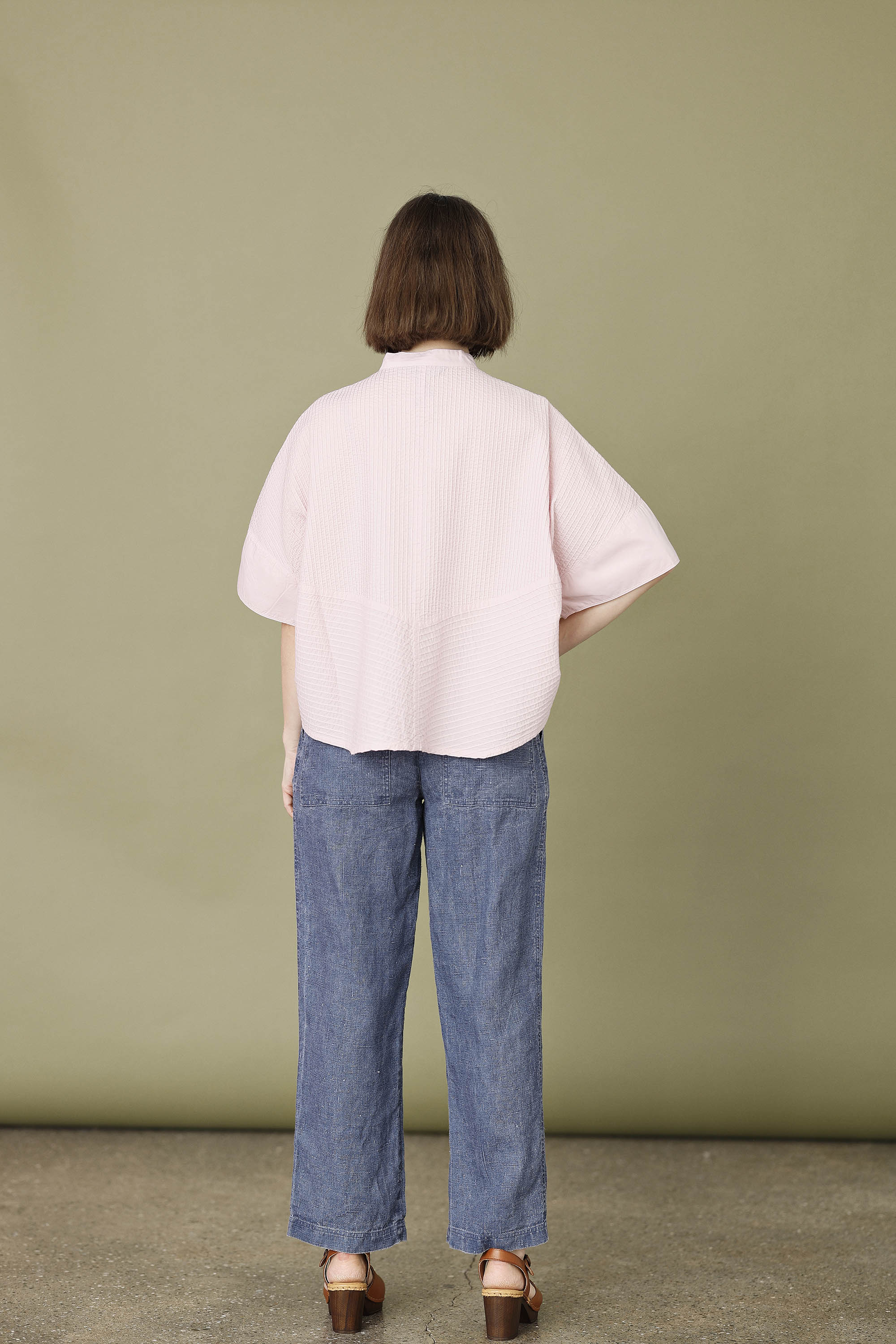 Rose short-sleeved, feminine YaccoMaricard shirt.