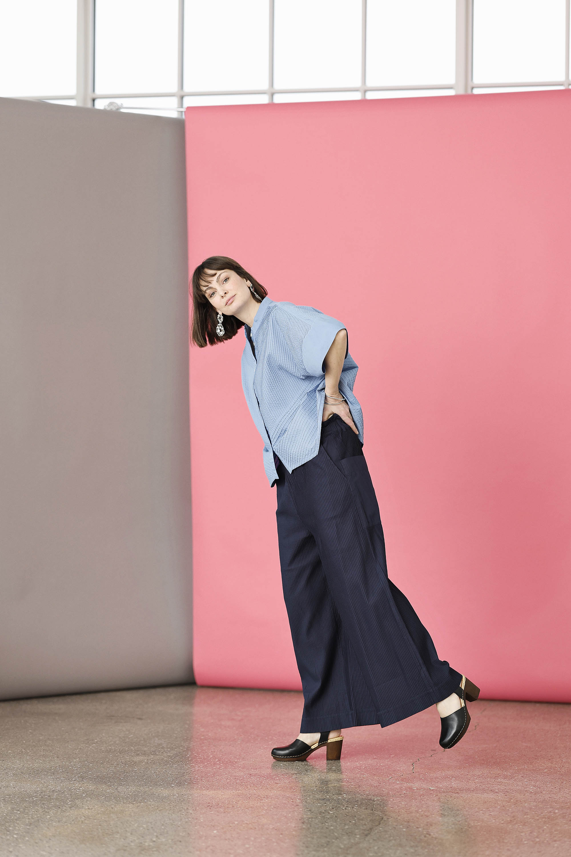 Bright steel blue short-sleeved, feminine YaccoMaricard shirt.