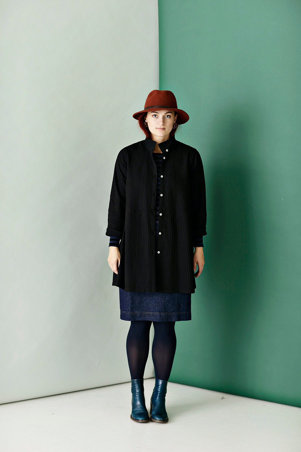 Black Mid-Length YaccoMaricard Shirt