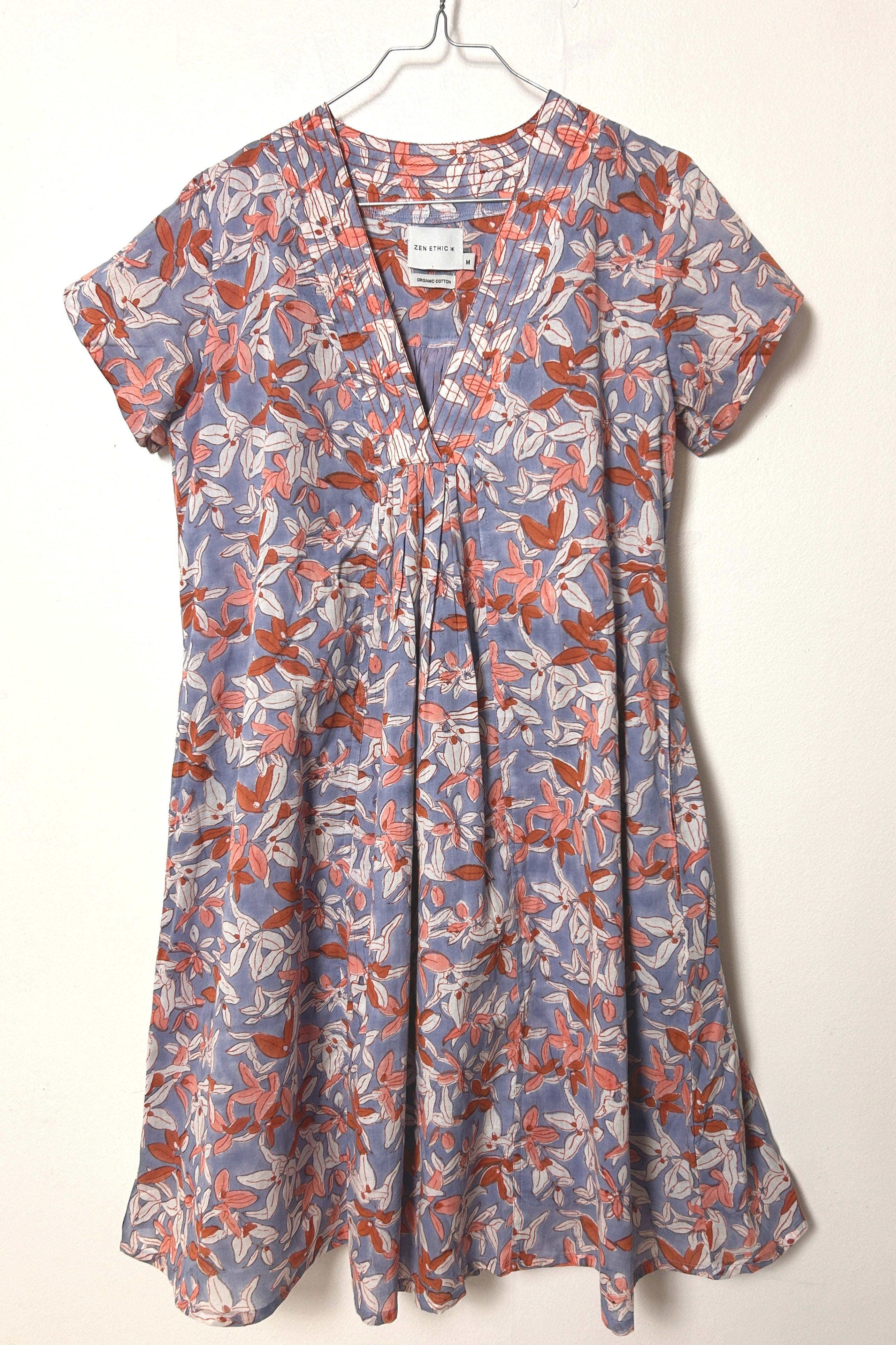 Purple summer dress with ruching and white floral print